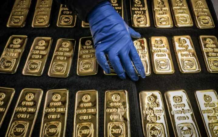 Цього тижня ціна на золото вперше за свою історію піднялася понад 2100 доларів за унцію.