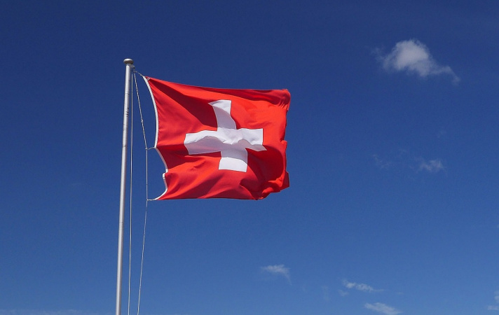 Комитет швейцарского парламента вчера, 25 апреля, проголосовал за выделение помощи Украине в размере 5 млрд. швейцарских франков ($5,5 млрд.) в рамках более широкого пакета, направленного на улучшение обороноспособности нейтральной Швейцарии.